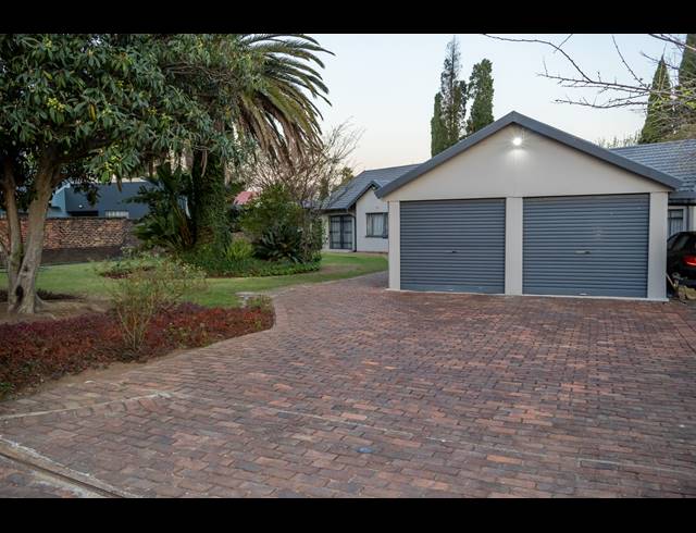 3 BEDROOM FREEHOLD FOR SALE IN FARRARMERE